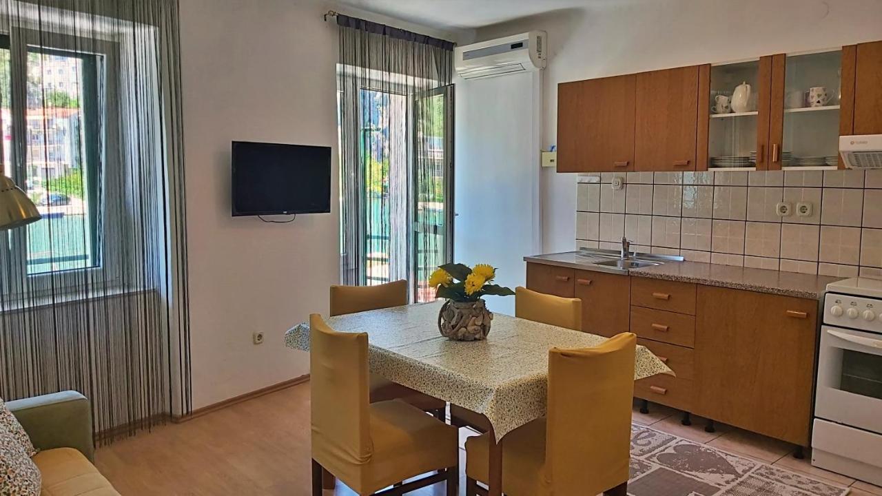 Apartment Mandic Omiš Exterior foto