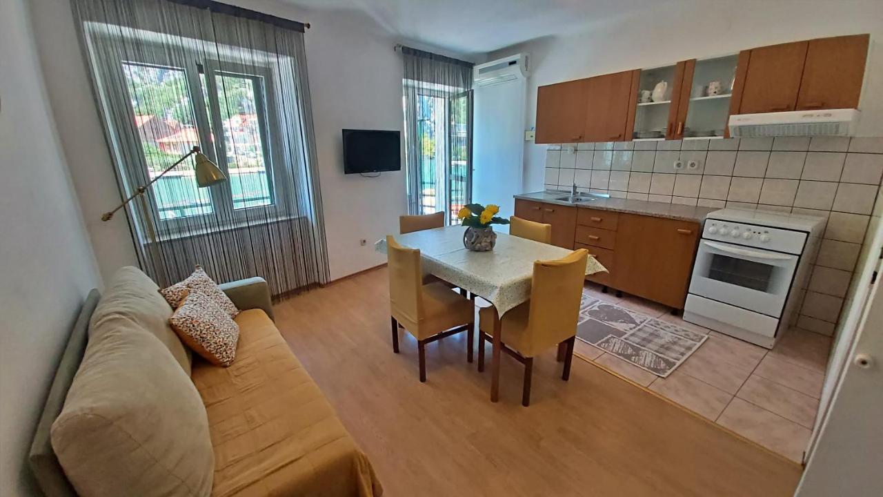 Apartment Mandic Omiš Exterior foto
